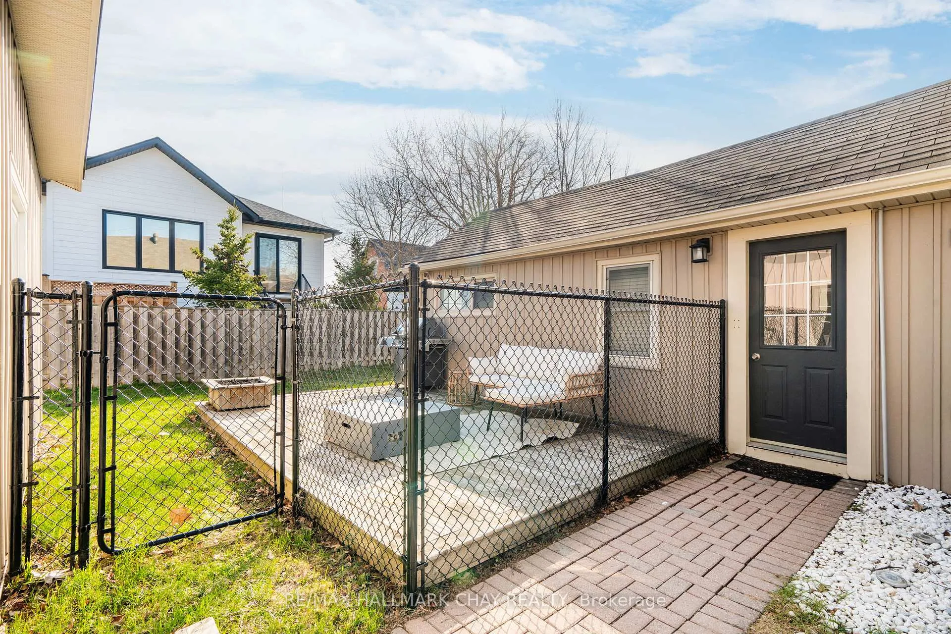 Photo 41 of 19 Yonge Street S, Springwater, Elmvale — HOMEH