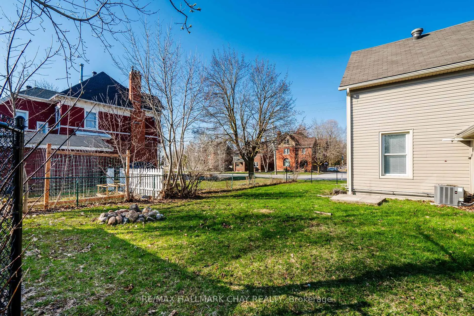Photo 44 of 19 Yonge Street S, Springwater, Elmvale — HOMEH