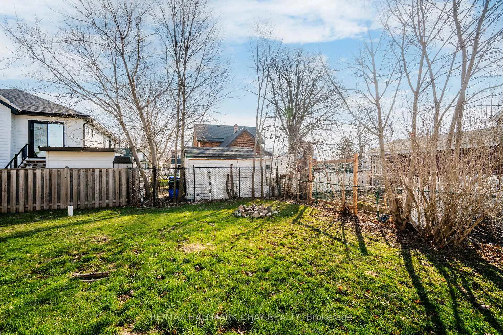 Photo 46 of 19 Yonge Street S, Springwater, Elmvale — HOMEH