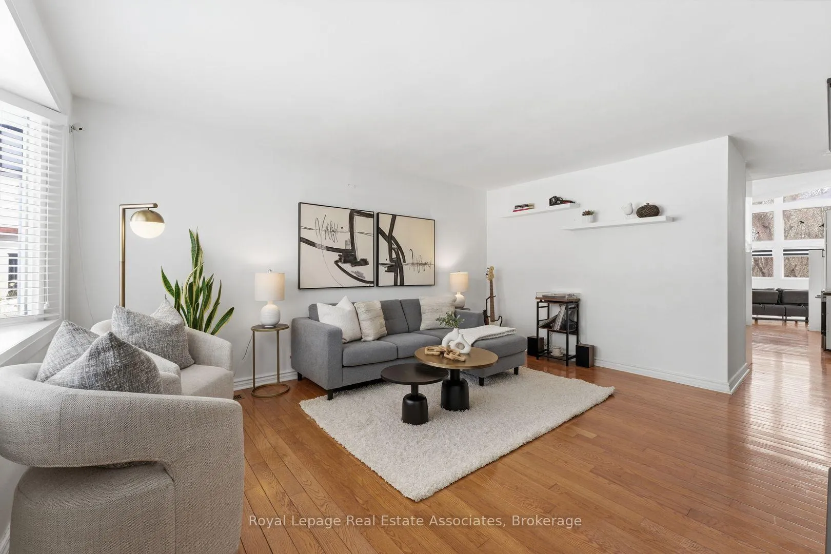 Photo 7 of 708 Montbeck Crescent, Mississauga, Lakeview — HOMEH