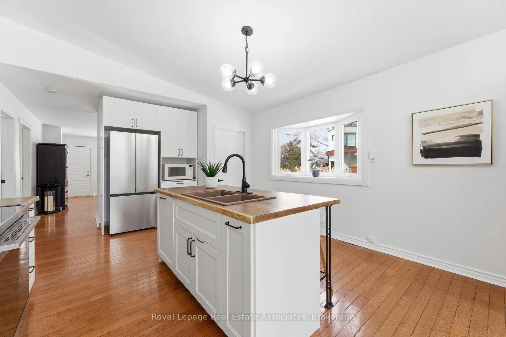 Photo 19 of 708 Montbeck Crescent, Mississauga, Lakeview — HOMEH