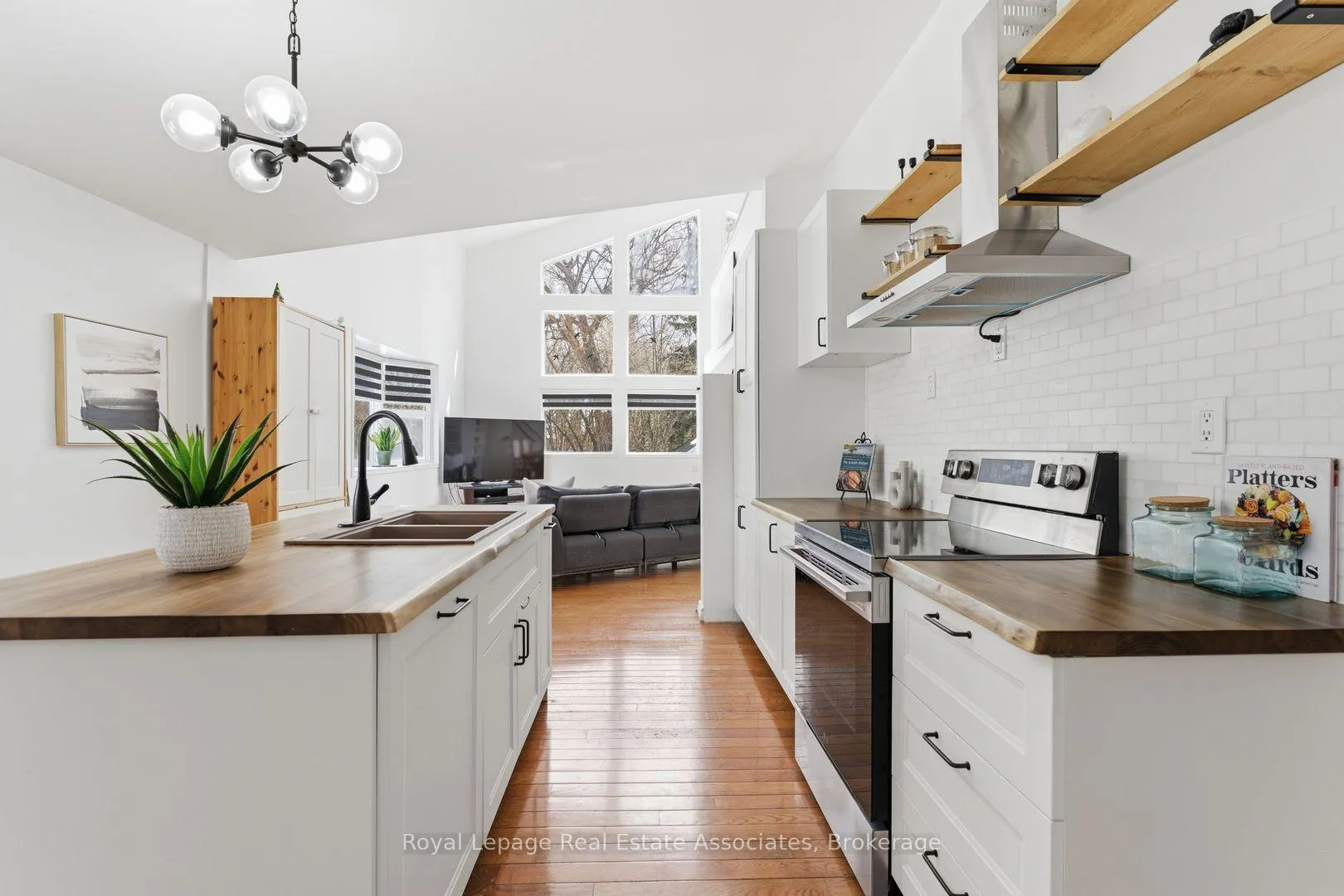Photo 20 of 708 Montbeck Crescent, Mississauga, Lakeview — HOMEH