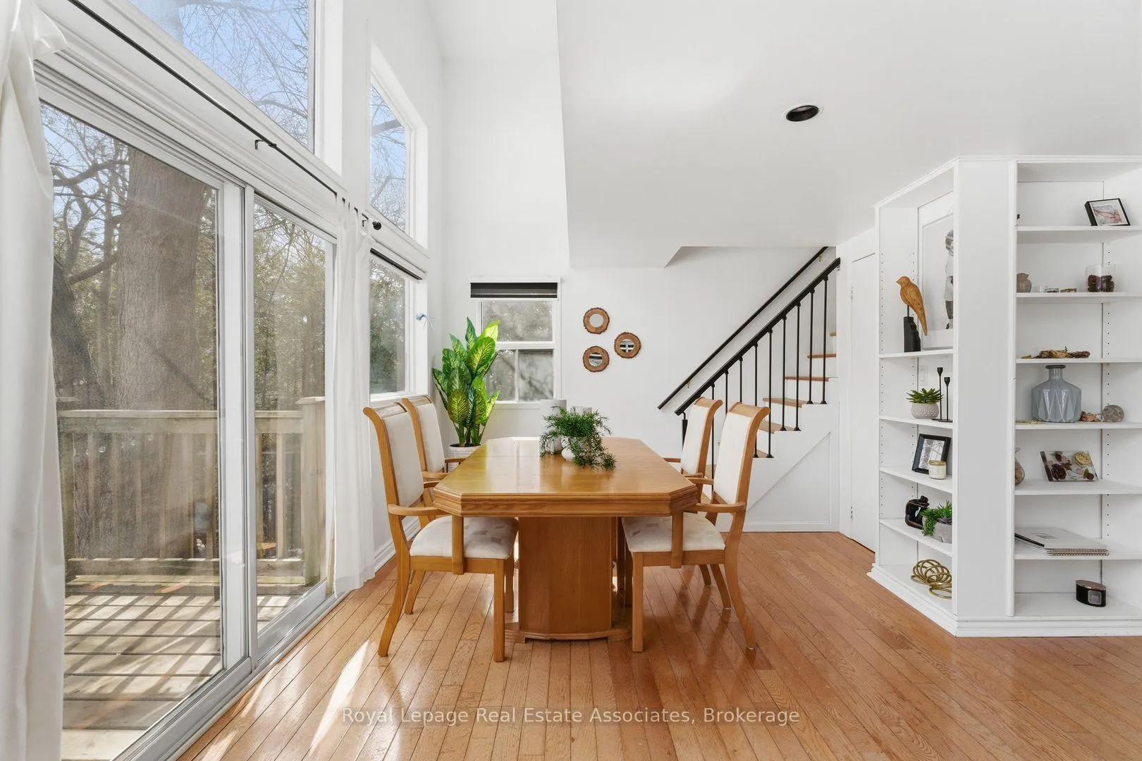 Photo 25 of 708 Montbeck Crescent, Mississauga, Lakeview — HOMEH