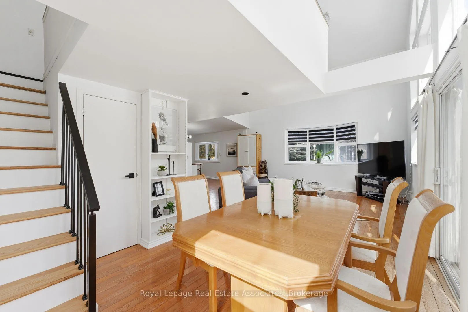 Photo 27 of 708 Montbeck Crescent, Mississauga, Lakeview — HOMEH