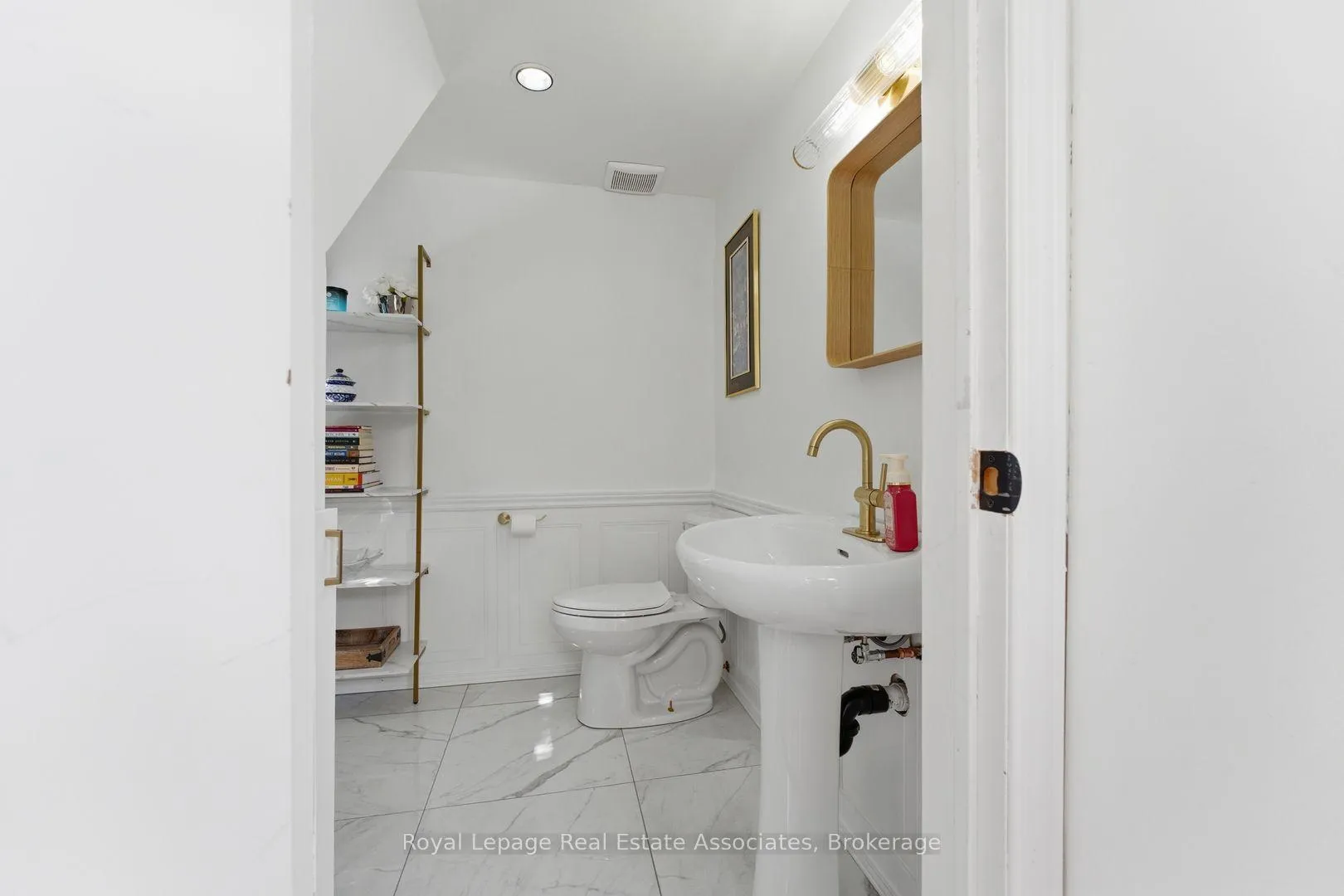 Photo 28 of 708 Montbeck Crescent, Mississauga, Lakeview — HOMEH