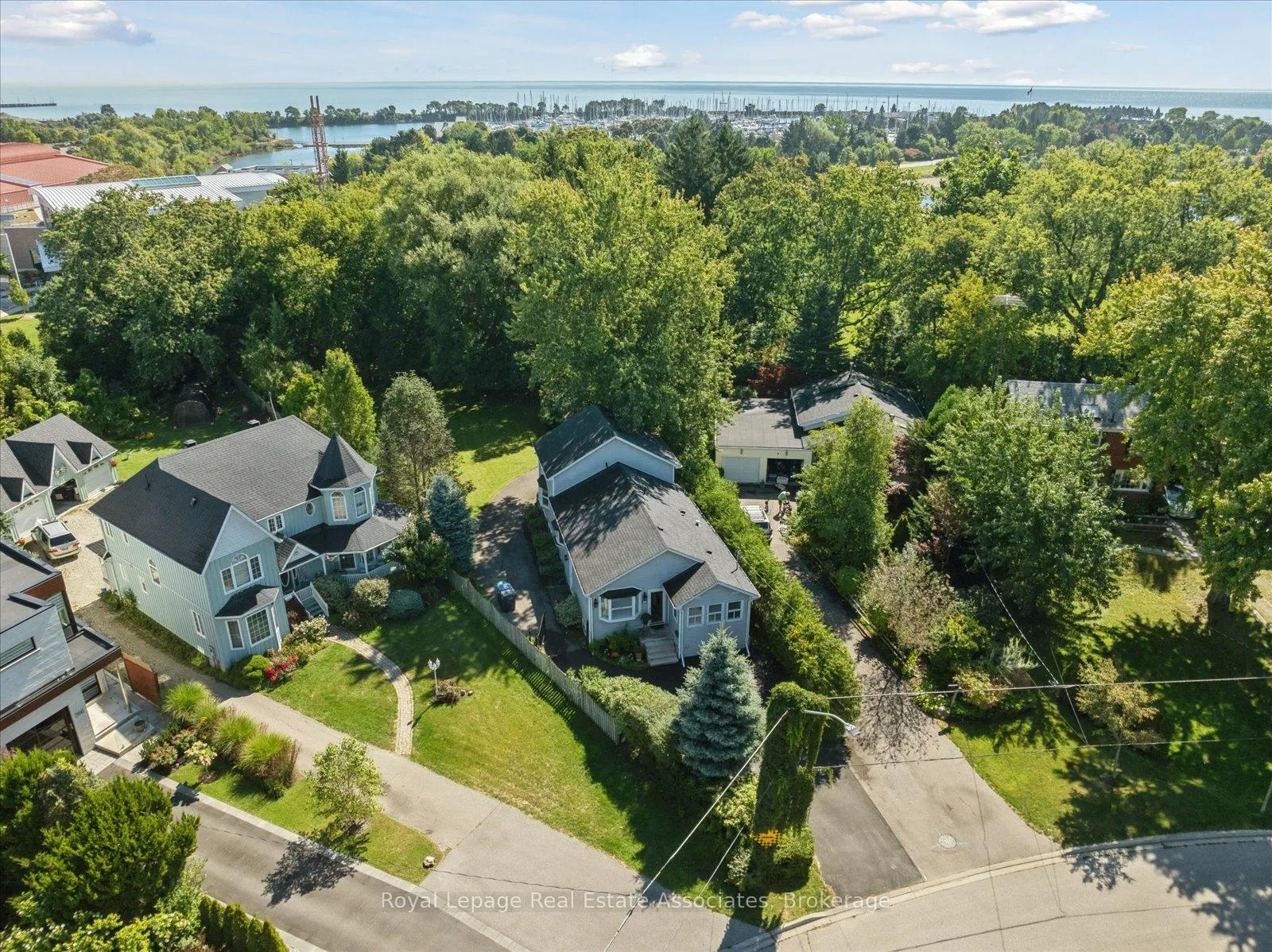 Photo 40 of 708 Montbeck Crescent, Mississauga, Lakeview — HOMEH