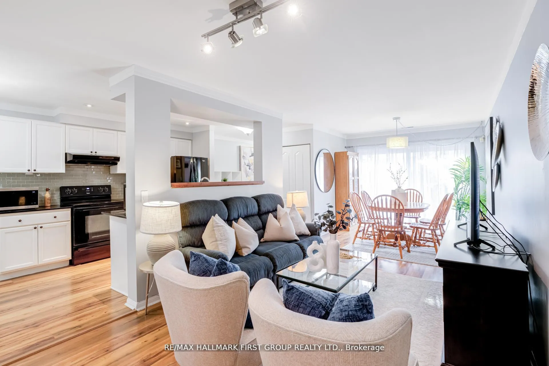 Photo 3 of Unit 507, 1400 The Esplanade N, Pickering, Town Centre — HOMEH