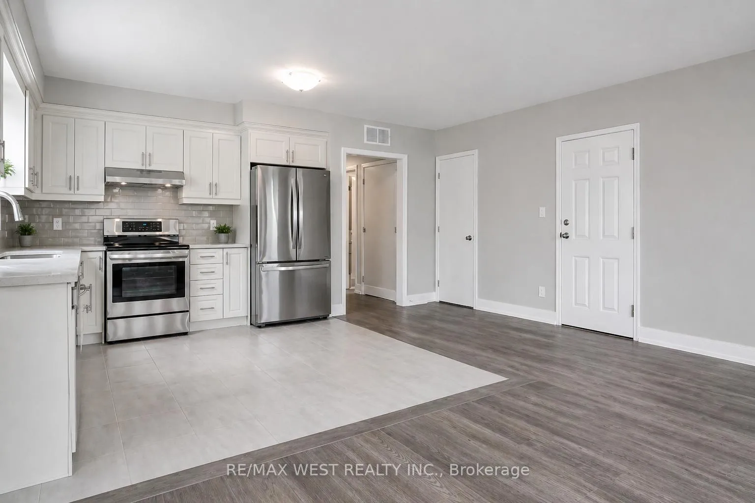 Photo 4 of 112 Algoma Street, Etobicoke, Mimico — HOMEH