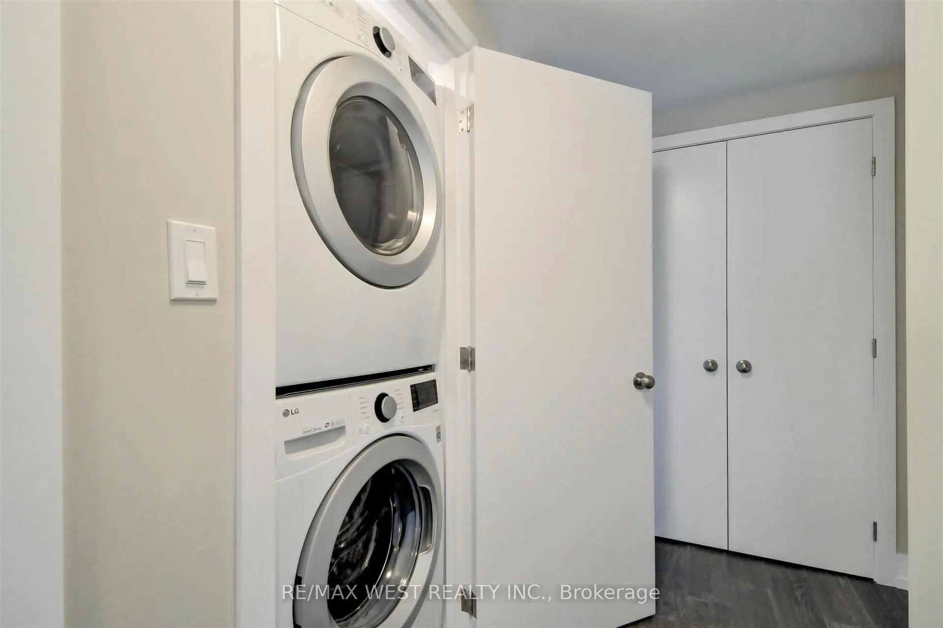 Photo 9 of 112 Algoma Street, Etobicoke, Mimico — HOMEH
