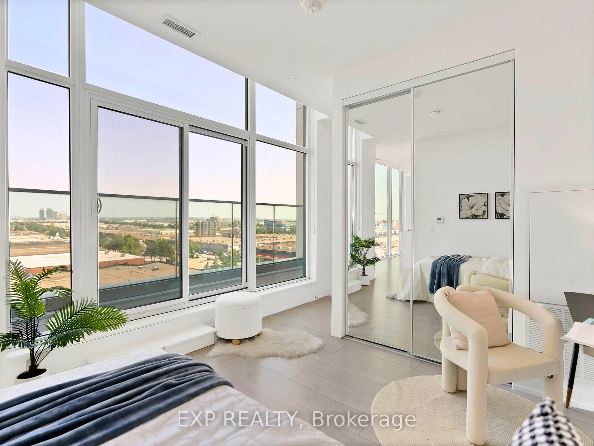 Photo 1 of Unit Unit 811, 950 Portage Parkway, Vaughan, Vaughan Corporate Centre — HOMEH