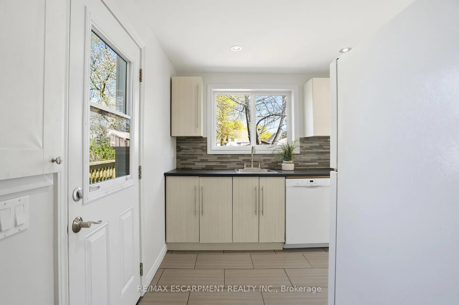 Photo 17 of 95 East 23rd Street, Hamilton, Eastmount — HOMEH