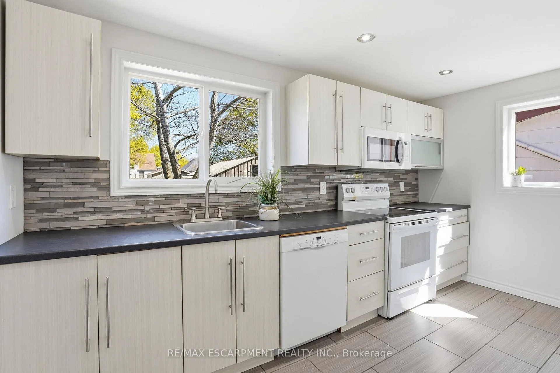 Photo 18 of 95 East 23rd Street, Hamilton, Eastmount — HOMEH