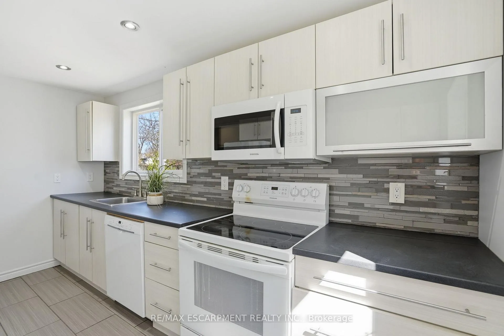 Photo 19 of 95 East 23rd Street, Hamilton, Eastmount — HOMEH