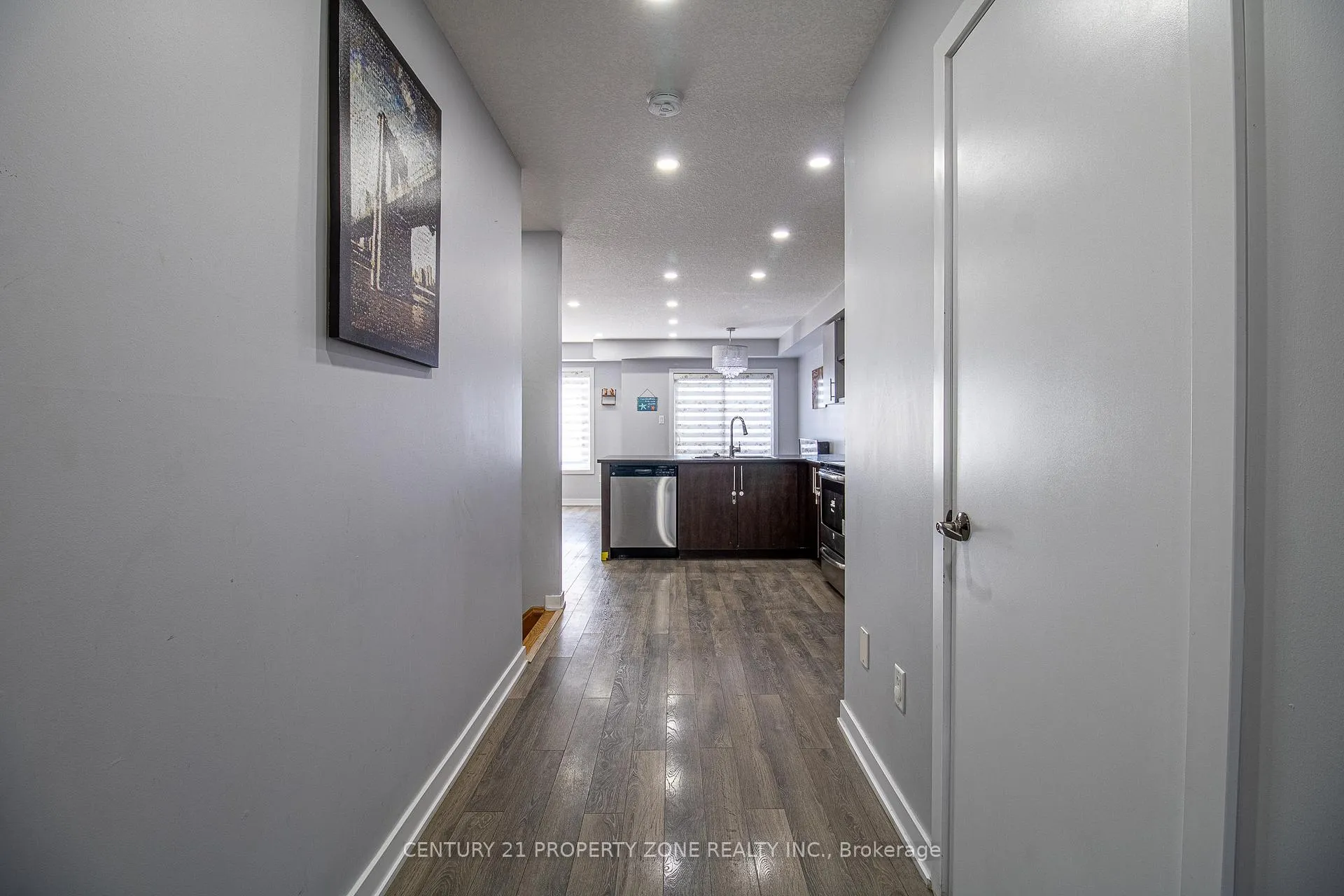 Photo 6 of 144 Crafter Crescent, Hamilton, Stoney Creek Mountain — HOMEH