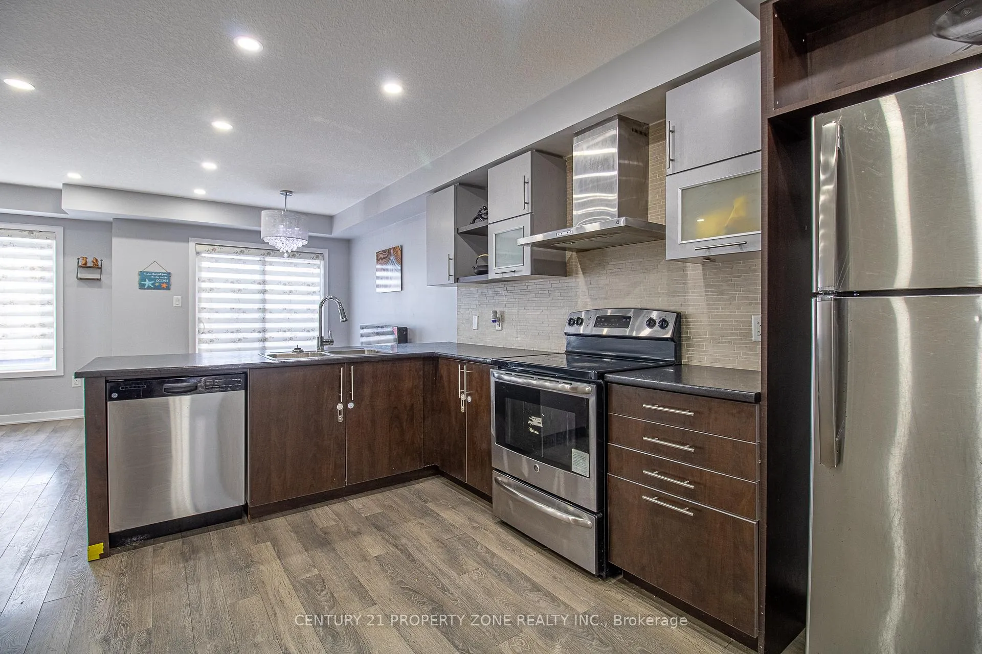 Photo 7 of 144 Crafter Crescent, Hamilton, Stoney Creek Mountain — HOMEH