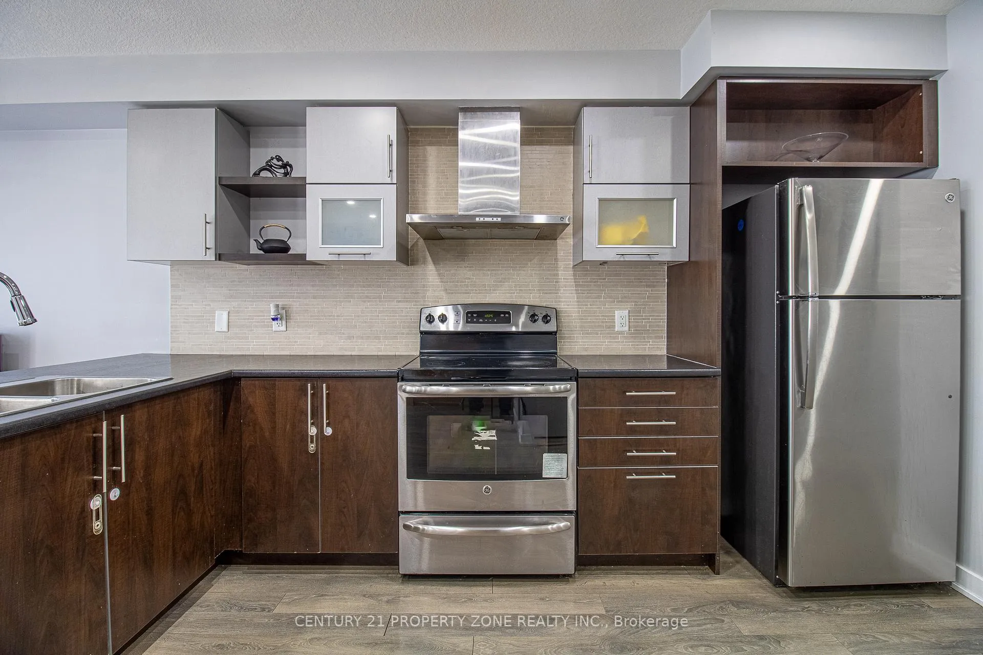 Photo 10 of 144 Crafter Crescent, Hamilton, Stoney Creek Mountain — HOMEH