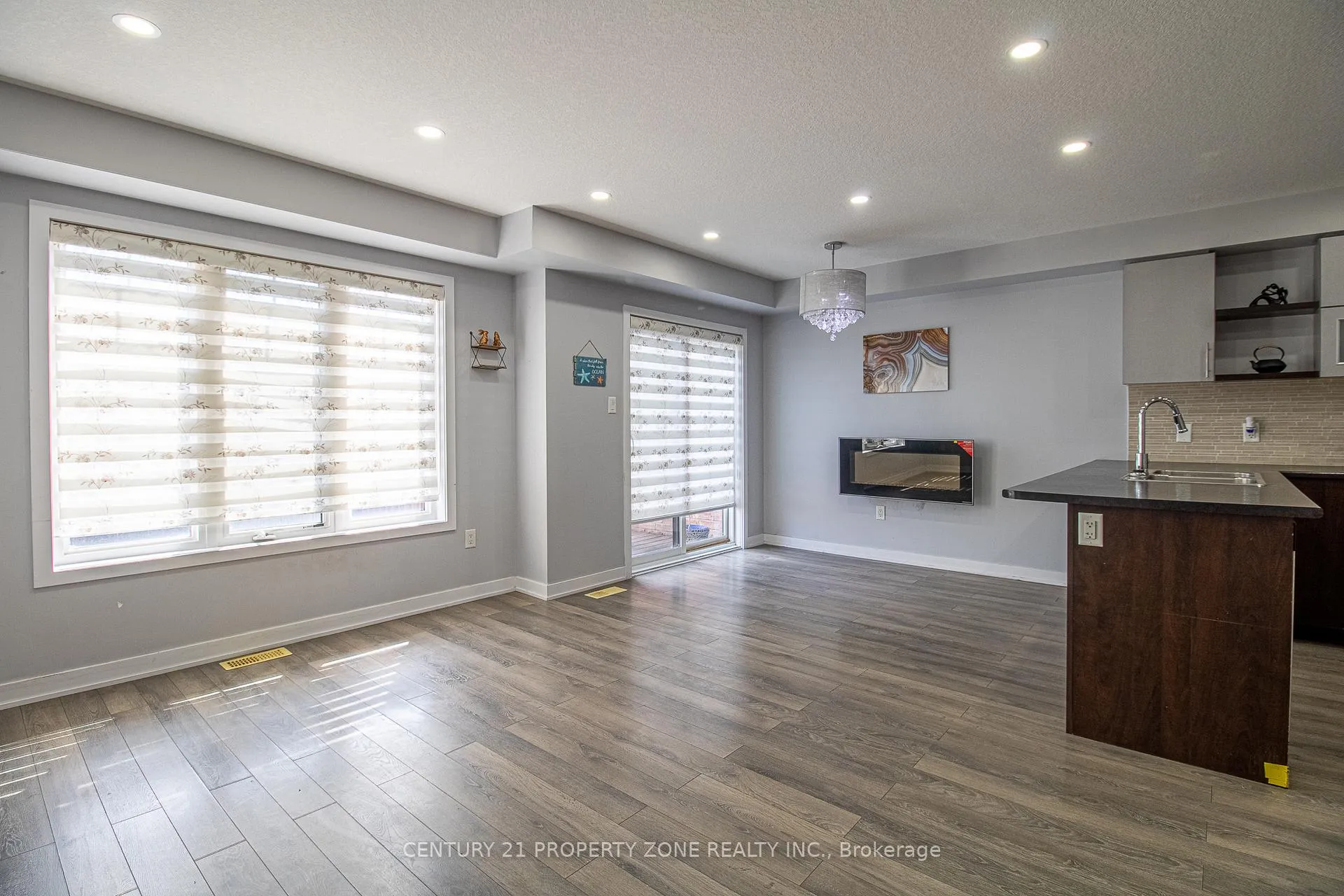 Photo 12 of 144 Crafter Crescent, Hamilton, Stoney Creek Mountain — HOMEH