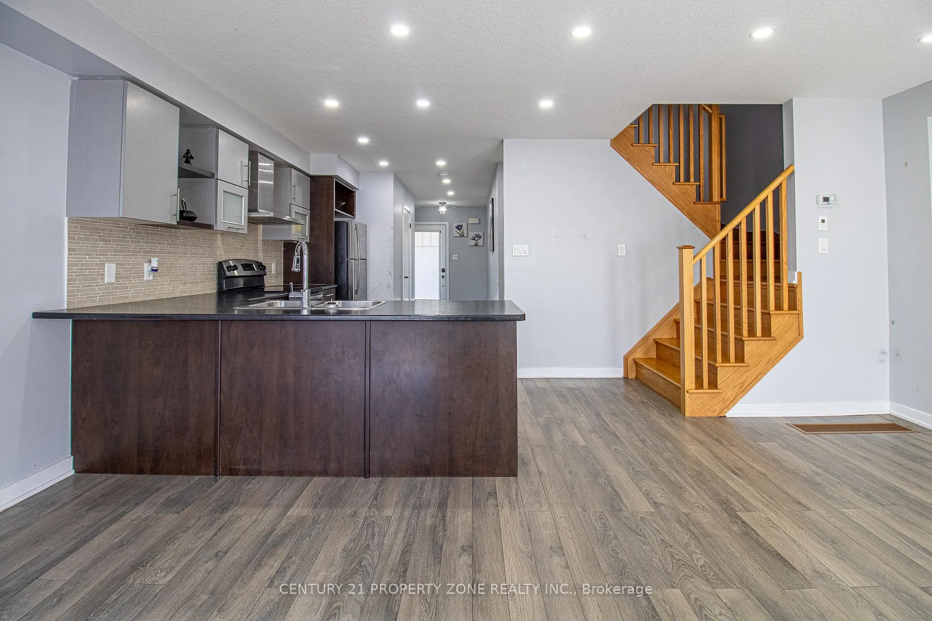 Photo 15 of 144 Crafter Crescent, Hamilton, Stoney Creek Mountain — HOMEH
