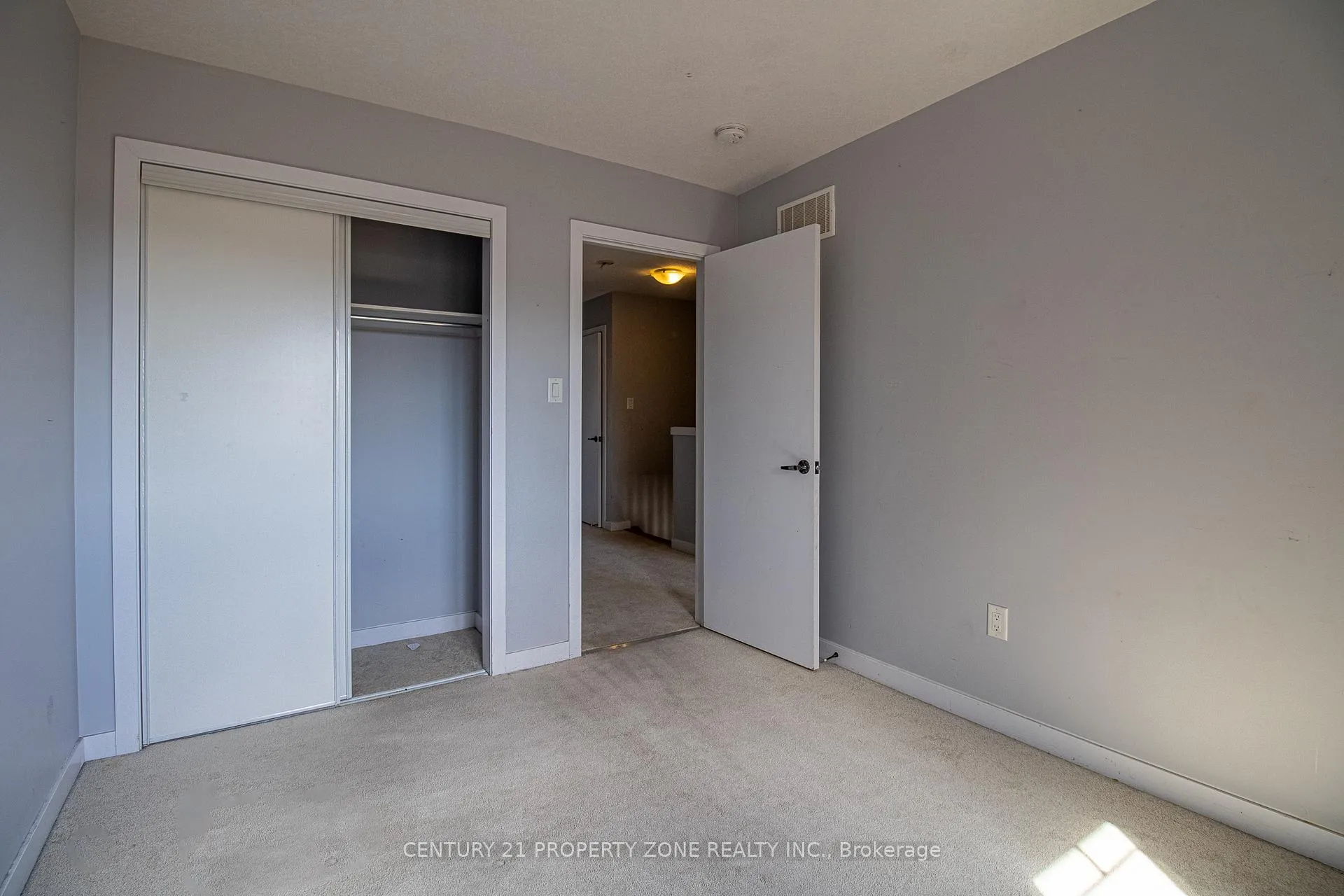 Photo 22 of 144 Crafter Crescent, Hamilton, Stoney Creek Mountain — HOMEH