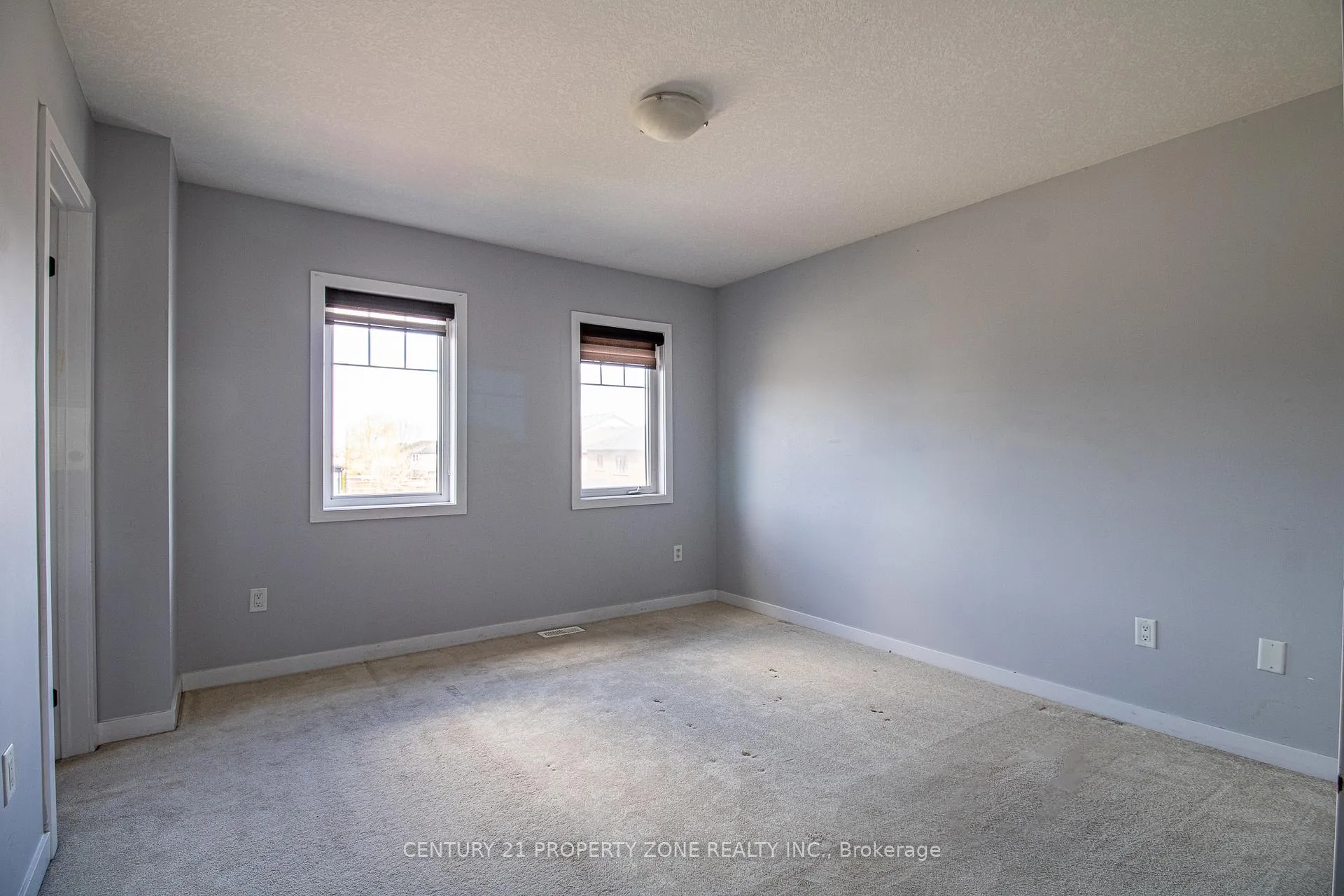 Photo 25 of 144 Crafter Crescent, Hamilton, Stoney Creek Mountain — HOMEH