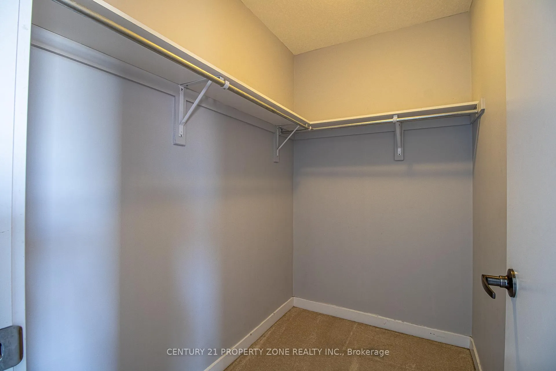 Photo 26 of 144 Crafter Crescent, Hamilton, Stoney Creek Mountain — HOMEH