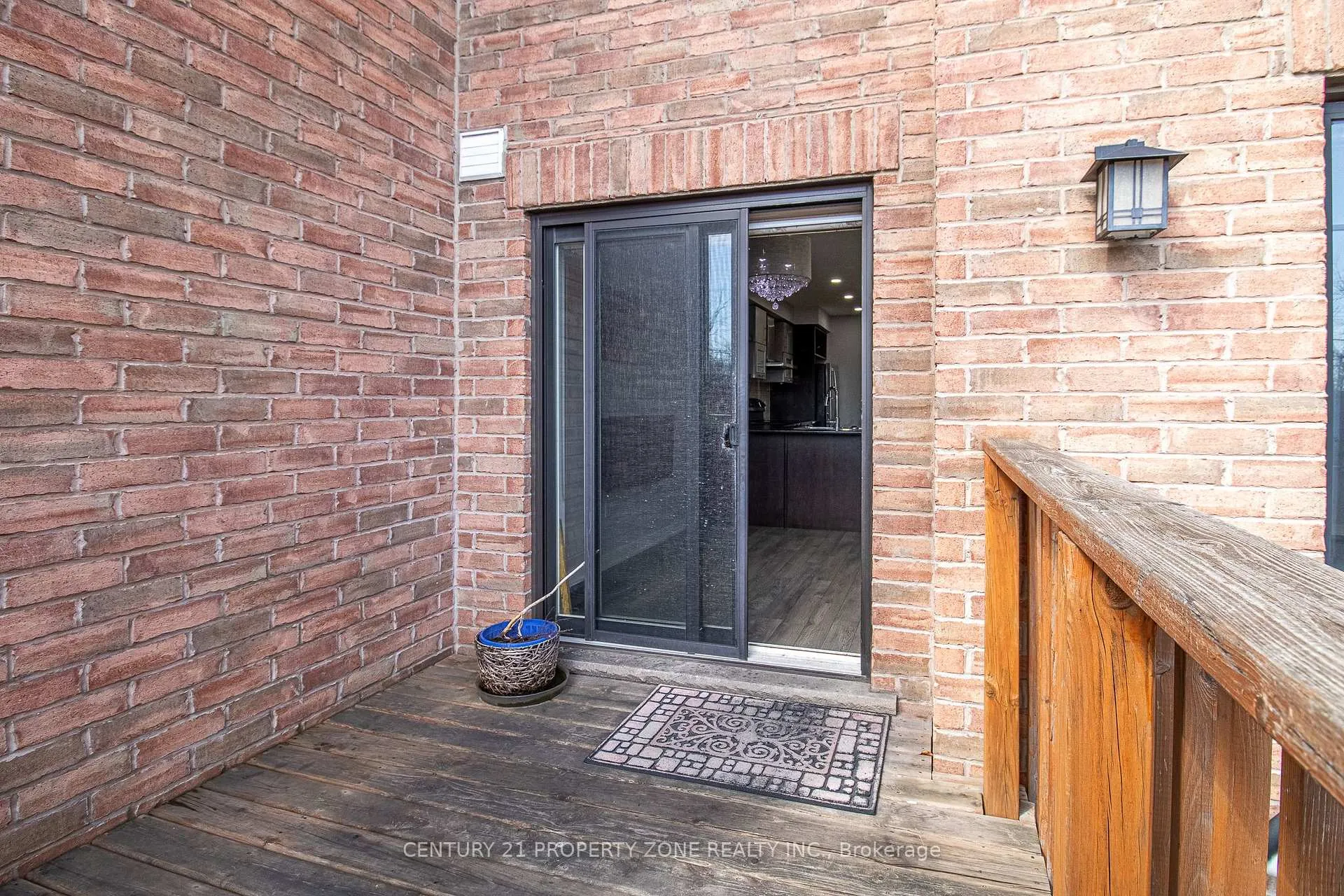 Photo 32 of 144 Crafter Crescent, Hamilton, Stoney Creek Mountain — HOMEH