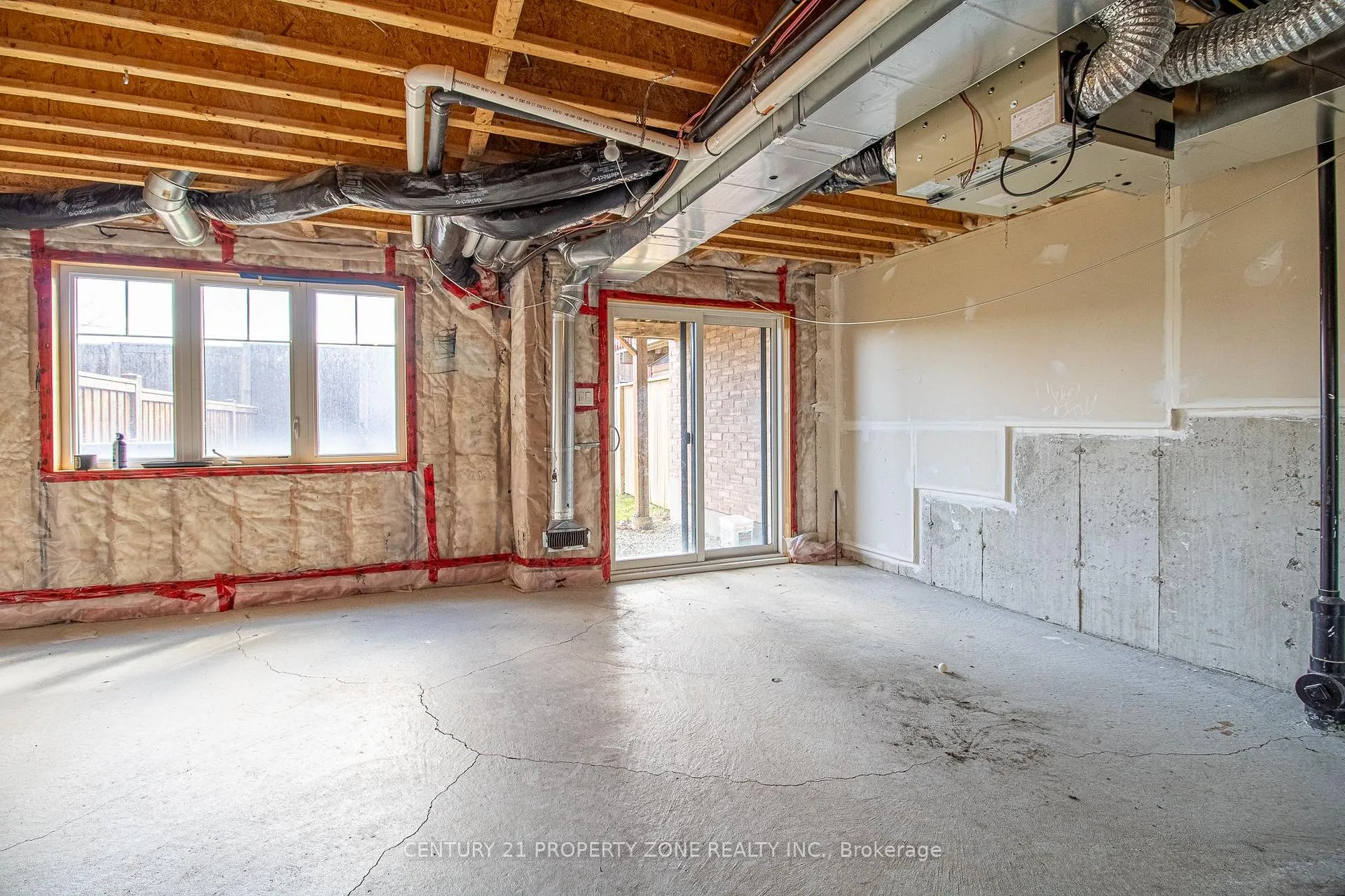 Photo 33 of 144 Crafter Crescent, Hamilton, Stoney Creek Mountain — HOMEH