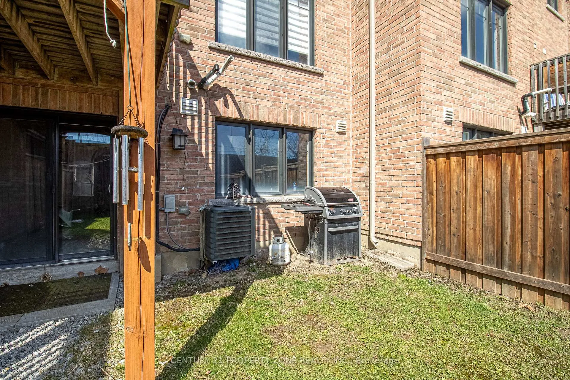 Photo 39 of 144 Crafter Crescent, Hamilton, Stoney Creek Mountain — HOMEH