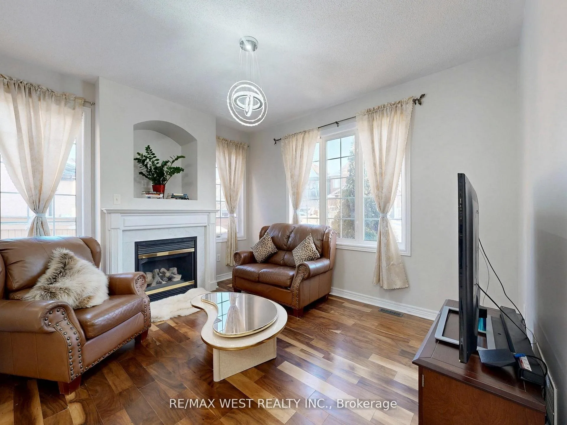 Photo 8 of 56 Planter Crescent, Vaughan, Vellore Village — HOMEH