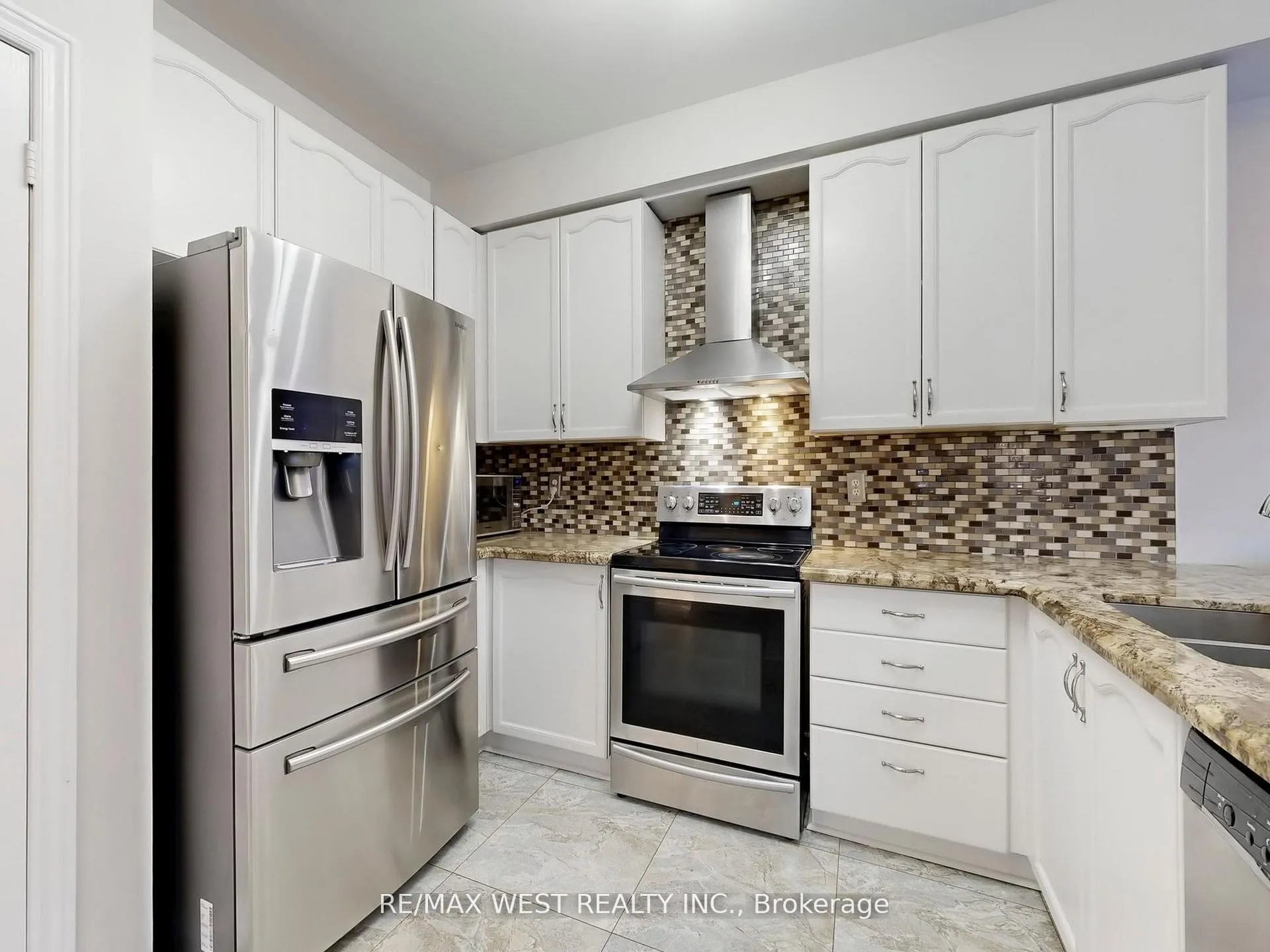 Photo 17 of 56 Planter Crescent, Vaughan, Vellore Village — HOMEH