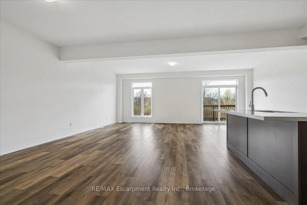 Photo 3 of 76 Valley Trail Place, Hamilton, Waterdown — HOMEH