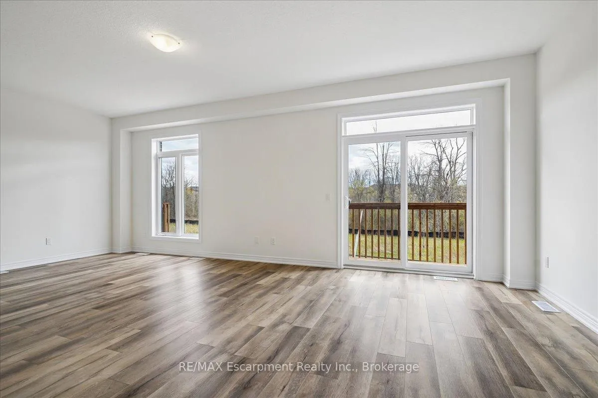 Photo 5 of 76 Valley Trail Place, Hamilton, Waterdown — HOMEH