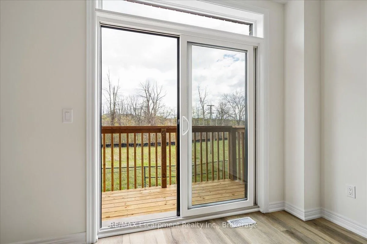 Photo 6 of 76 Valley Trail Place, Hamilton, Waterdown — HOMEH