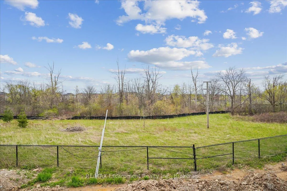 Photo 7 of 76 Valley Trail Place, Hamilton, Waterdown — HOMEH