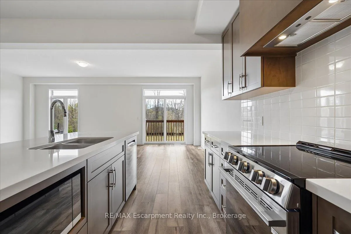 Photo 12 of 76 Valley Trail Place, Hamilton, Waterdown — HOMEH