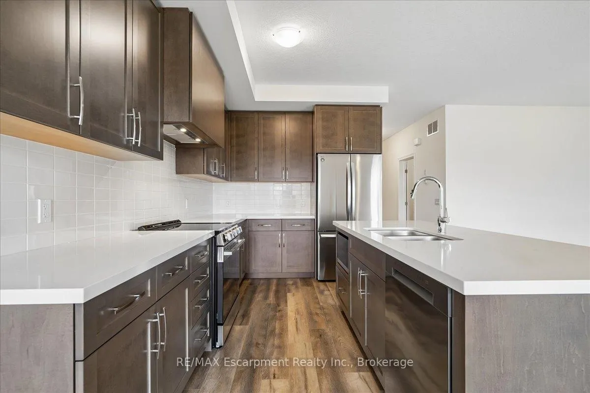 Photo 15 of 76 Valley Trail Place, Hamilton, Waterdown — HOMEH