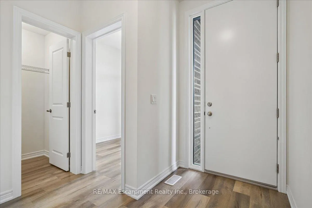 Photo 19 of 76 Valley Trail Place, Hamilton, Waterdown — HOMEH