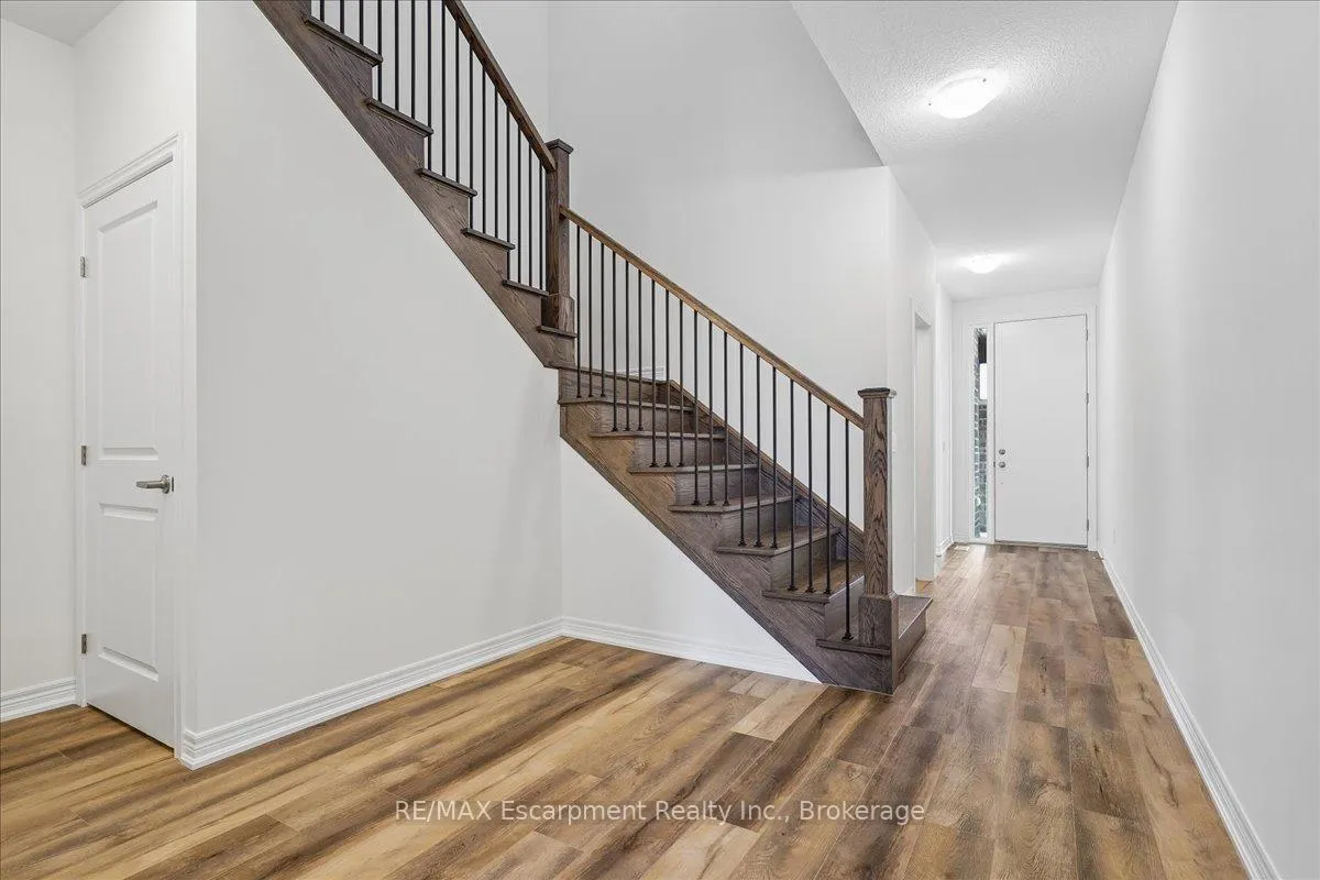 Photo 22 of 76 Valley Trail Place, Hamilton, Waterdown — HOMEH