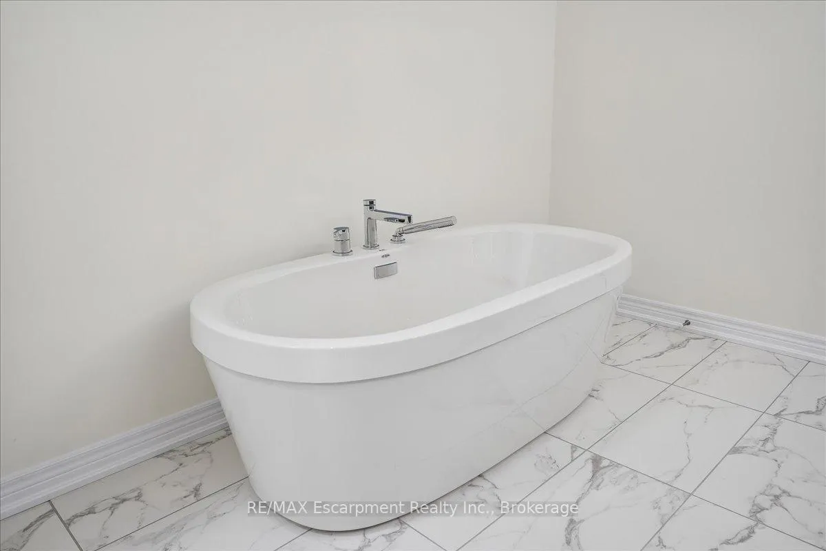 Photo 27 of 76 Valley Trail Place, Hamilton, Waterdown — HOMEH
