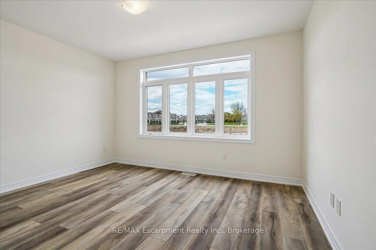 Photo 28 of 76 Valley Trail Place, Hamilton, Waterdown — HOMEH