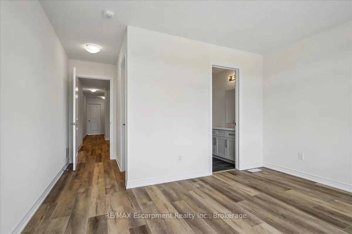 Photo 29 of 76 Valley Trail Place, Hamilton, Waterdown — HOMEH