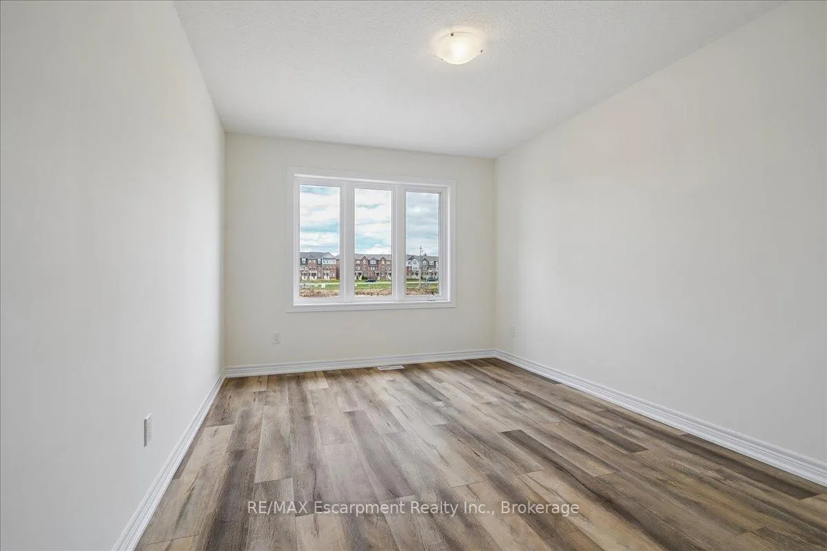 Photo 31 of 76 Valley Trail Place, Hamilton, Waterdown — HOMEH