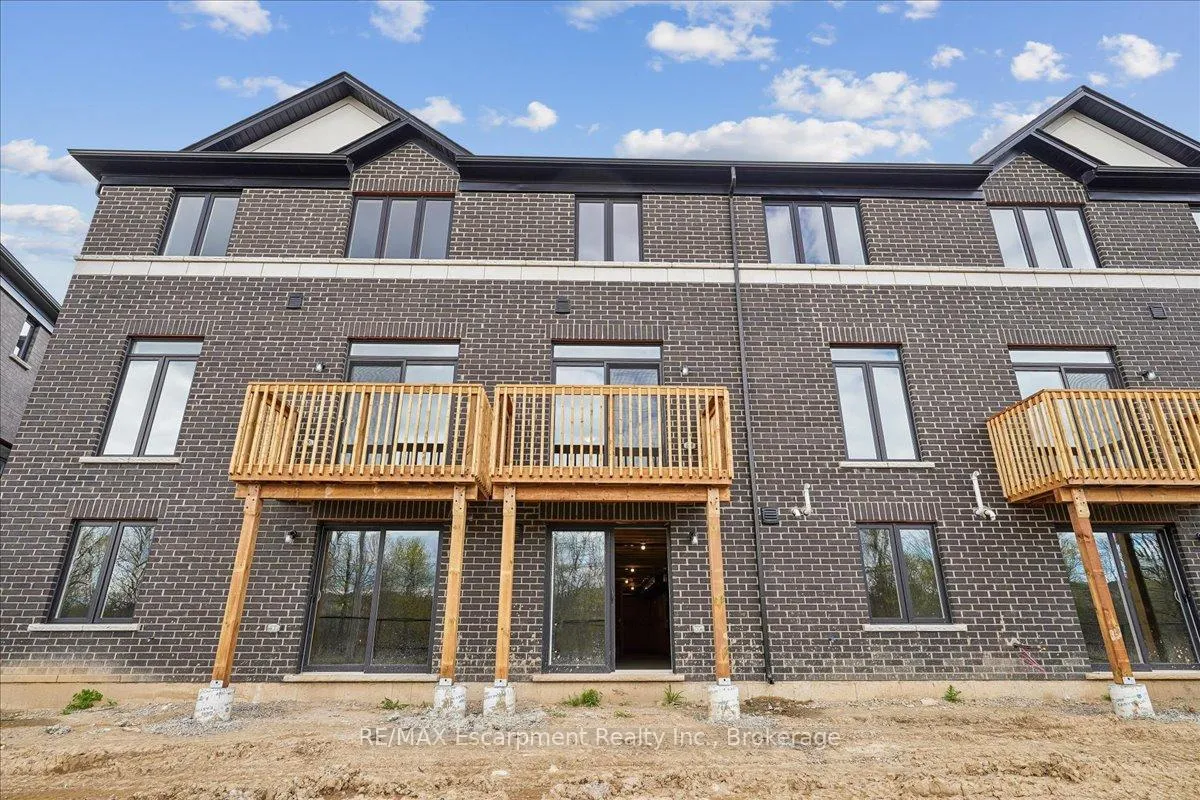 Photo 40 of 76 Valley Trail Place, Hamilton, Waterdown — HOMEH
