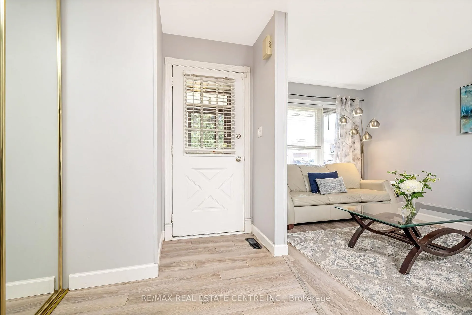 Photo 5 of 3145 Mccarron Crescent, Mississauga, Meadowvale — HOMEH