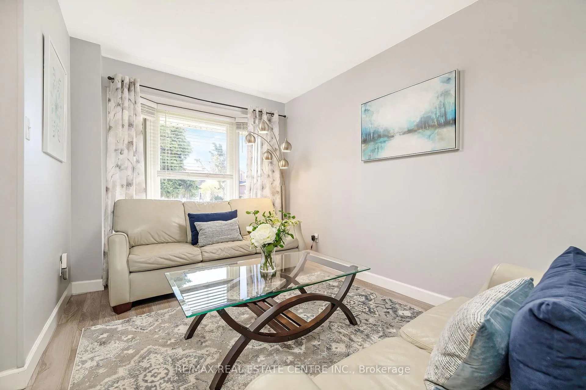Photo 7 of 3145 Mccarron Crescent, Mississauga, Meadowvale — HOMEH