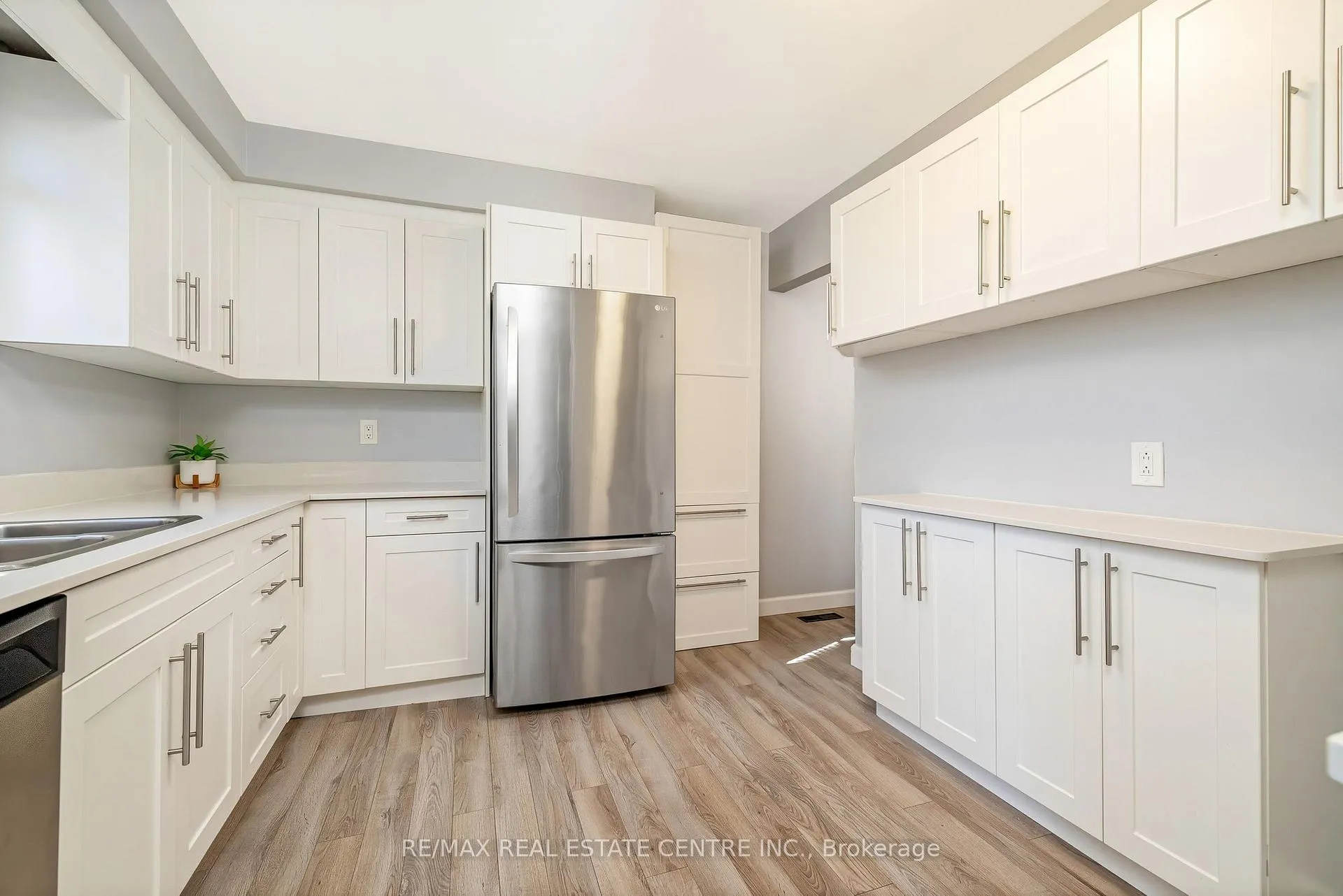 Photo 13 of 3145 Mccarron Crescent, Mississauga, Meadowvale — HOMEH