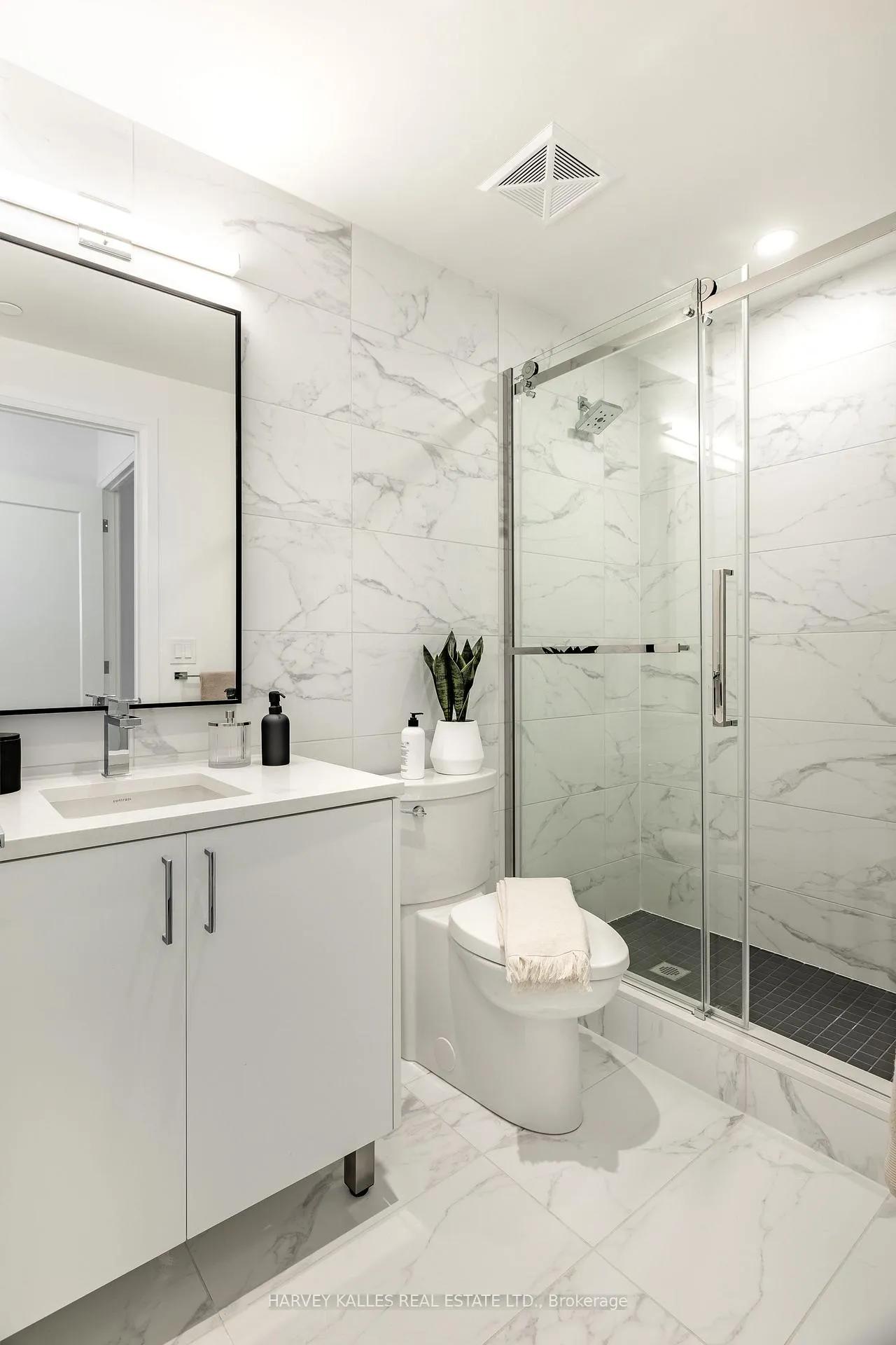 Photo 6 of Unit 1404, 71 Redpath Avenue, Toronto, Mount Pleasant West — HOMEH