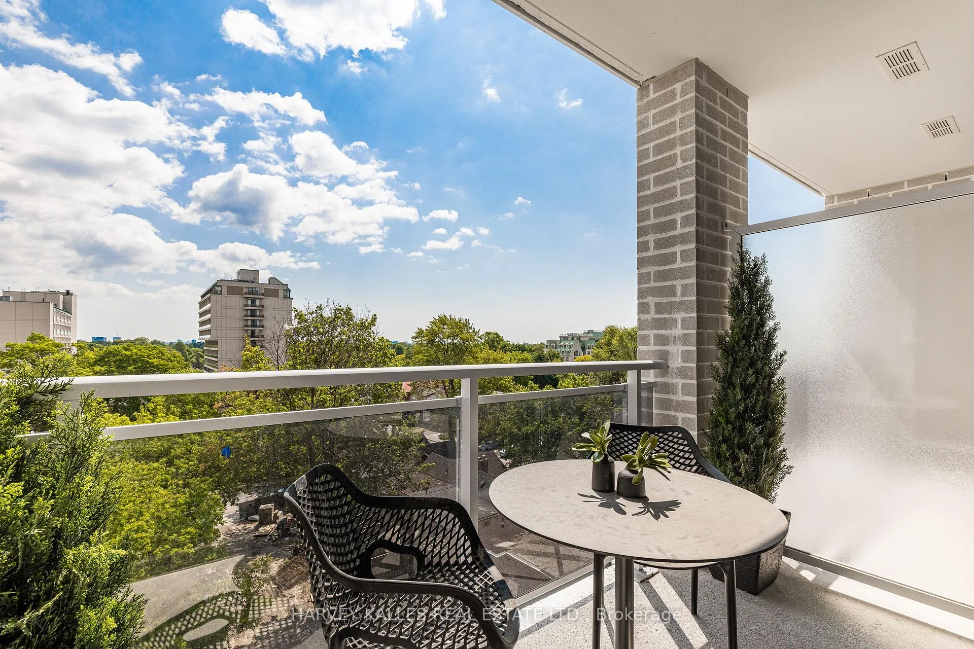 Photo 7 of Unit 1404, 71 Redpath Avenue, Toronto, Mount Pleasant West — HOMEH