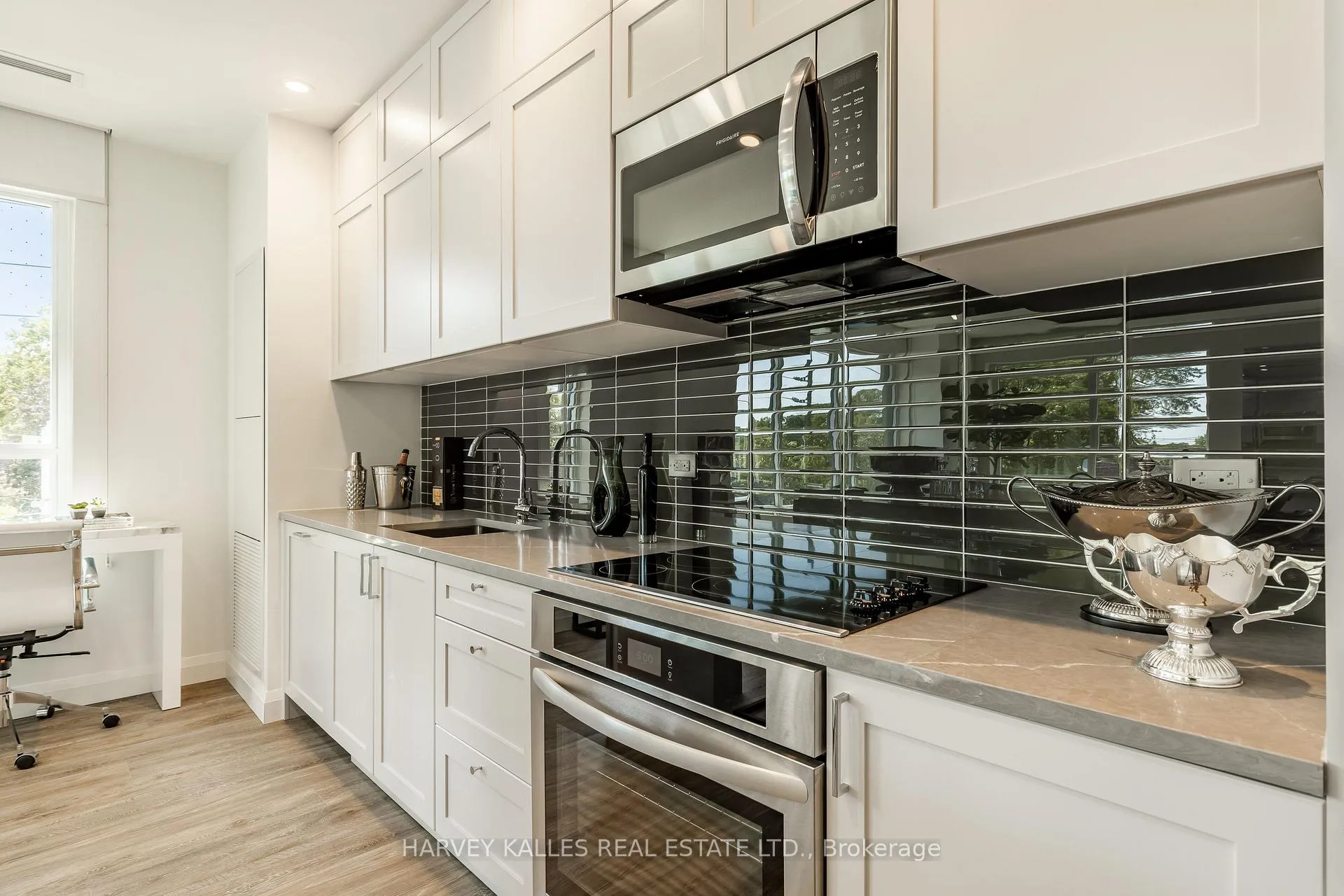 Photo 9 of Unit 1404, 71 Redpath Avenue, Toronto, Mount Pleasant West — HOMEH