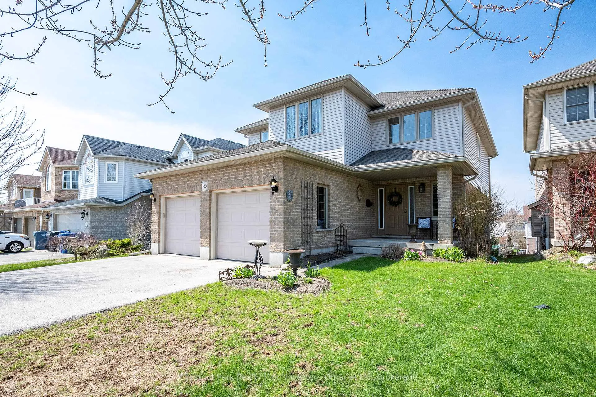 Photo 2 of 185 Clair Road W, Guelph, Clairfields/Hanlon Business Park — HOMEH